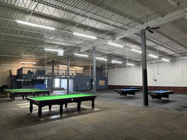 More Photos Of 360 S Potomac St, Aurora Freestanding For Lease