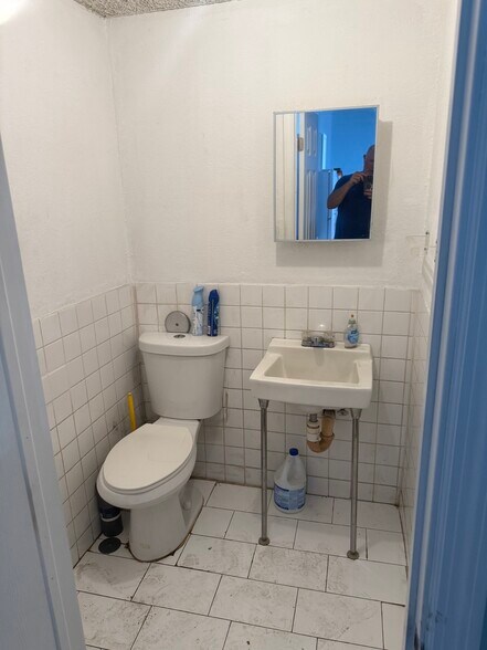 More Photos Of 430 Ansin Blvd, Hallandale Beach Warehouse For Lease