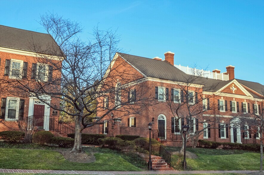 More Photos Of 10470-10476 Armstrong St, Fairfax Medical For Sale