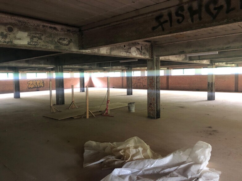 More Photos Of 1702 Fairview St, Greensboro Self Storage For Lease