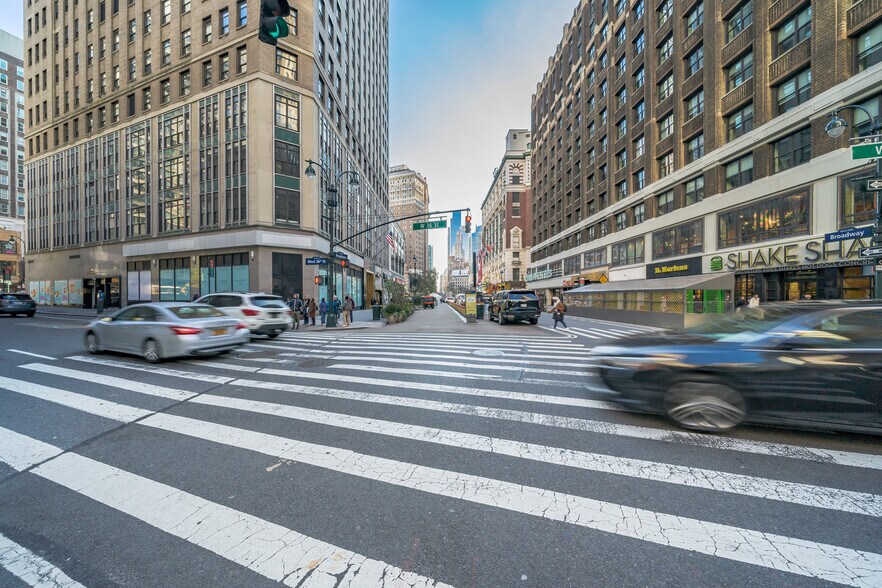 More Photos Of 1350 Broadway, New York Office For Lease