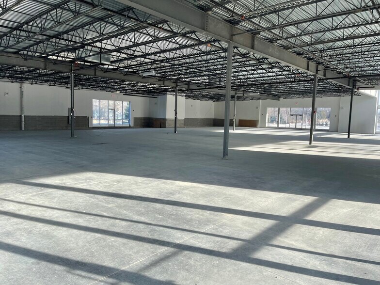 More Photos Of 29380 N Waukegan Rd, Green Oaks Freestanding For Sale