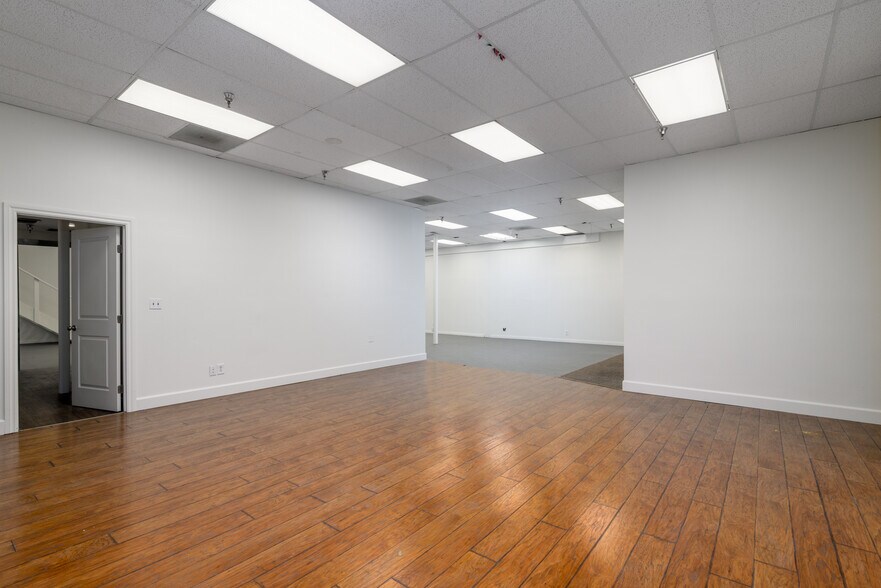 More Photos Of 2368 Eastman Ave, Ventura Distribution For Sale