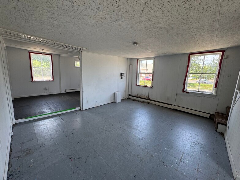 More Photos Of 523 Boston Post Rd, Old Saybrook Freestanding For Sale