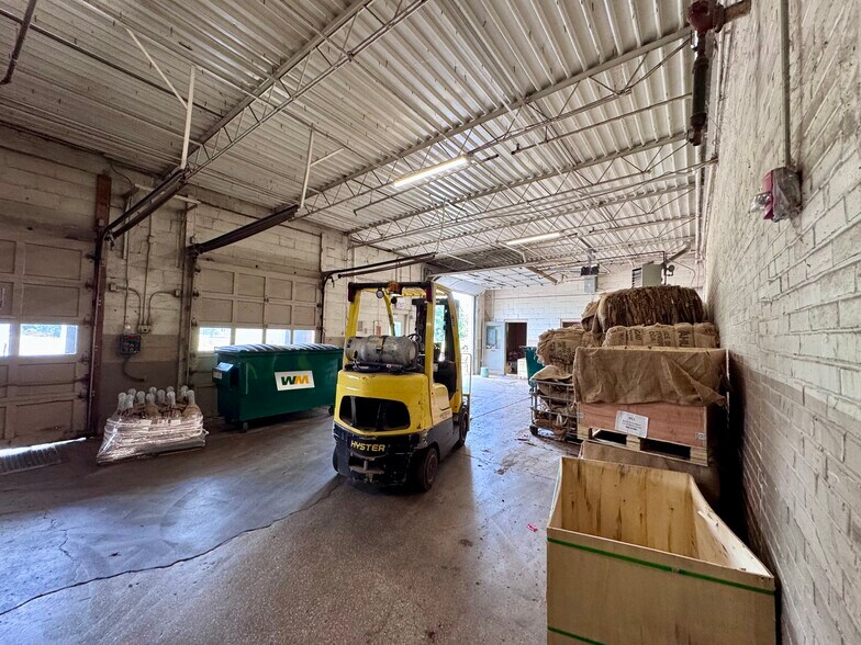 More Photos Of 510 N Pearl St, Macomb Industrial For Sale