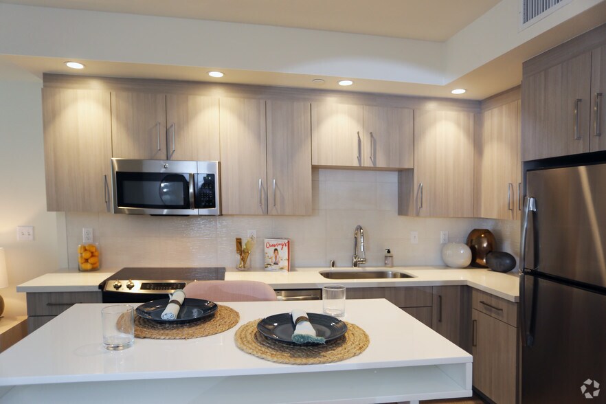 More Photos Of 424 W Pico Blvd, Los Angeles Apartments For Lease