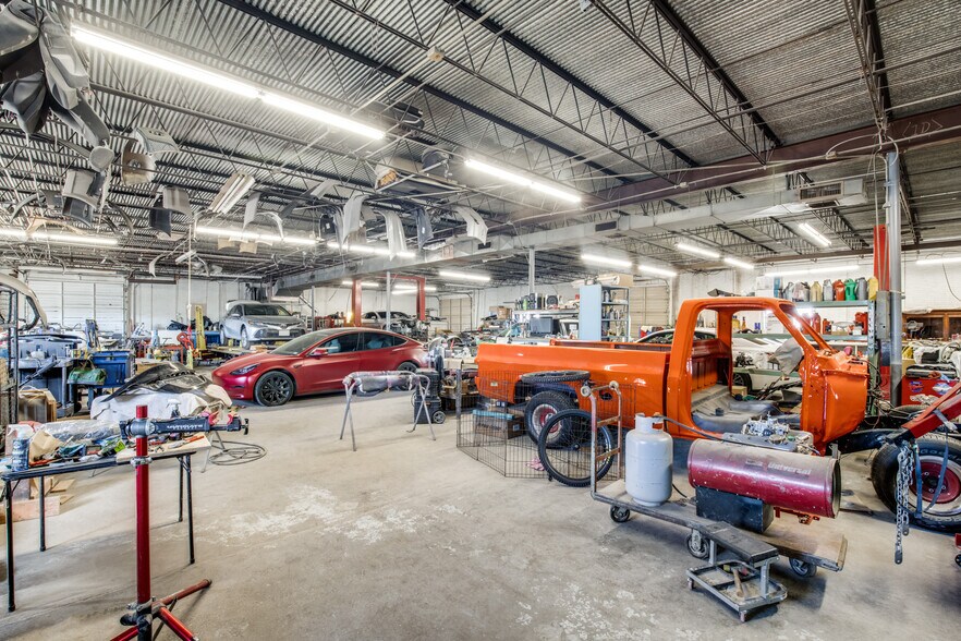 More Photos Of 301 E Walnut St, Garland Warehouse For Sale