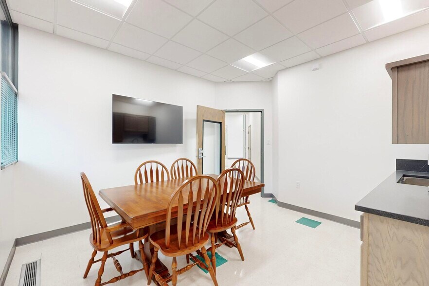 More Photos Of 6410 Gibson Blvd SE, Albuquerque Bank For Sale