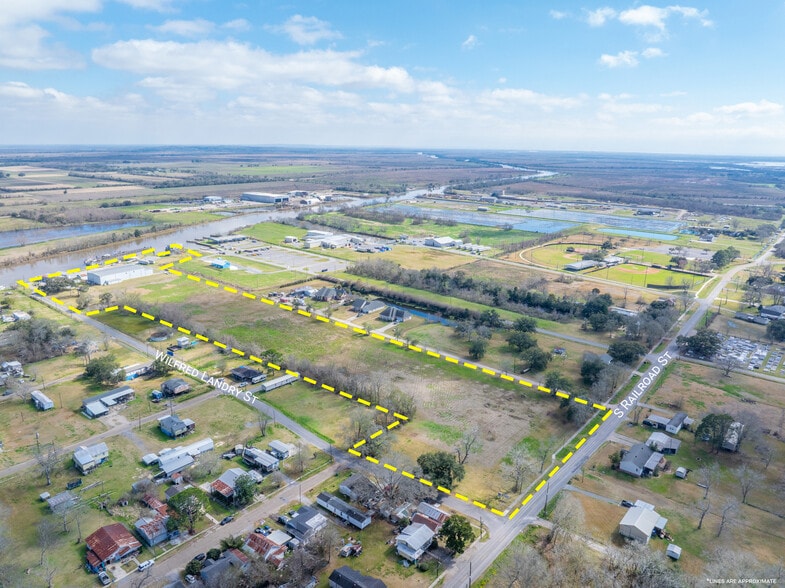 More Photos Of 605 Wilfred Landry St, Delcambre Warehouse For Sale