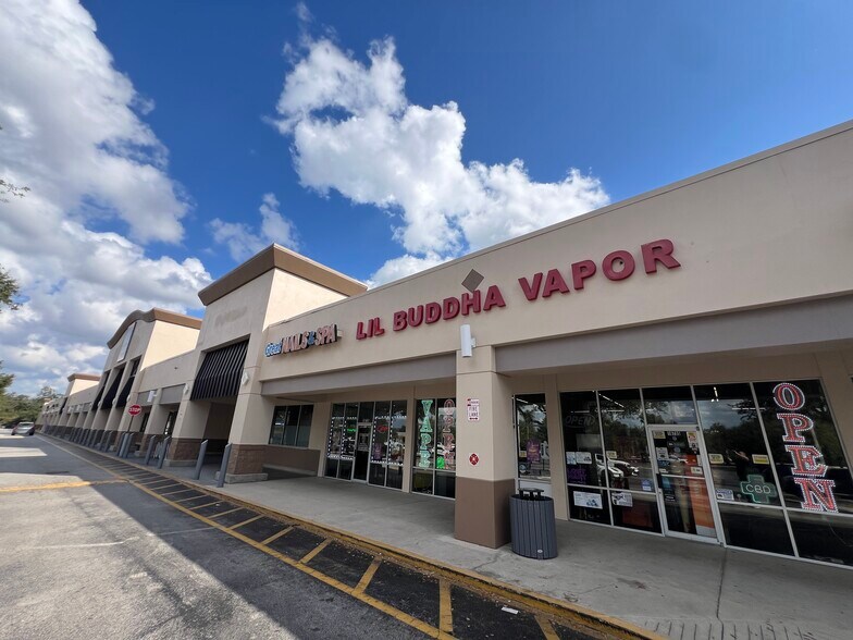 More Photos Of 16719 Fishhawk Blvd, Lithia General Retail For Lease