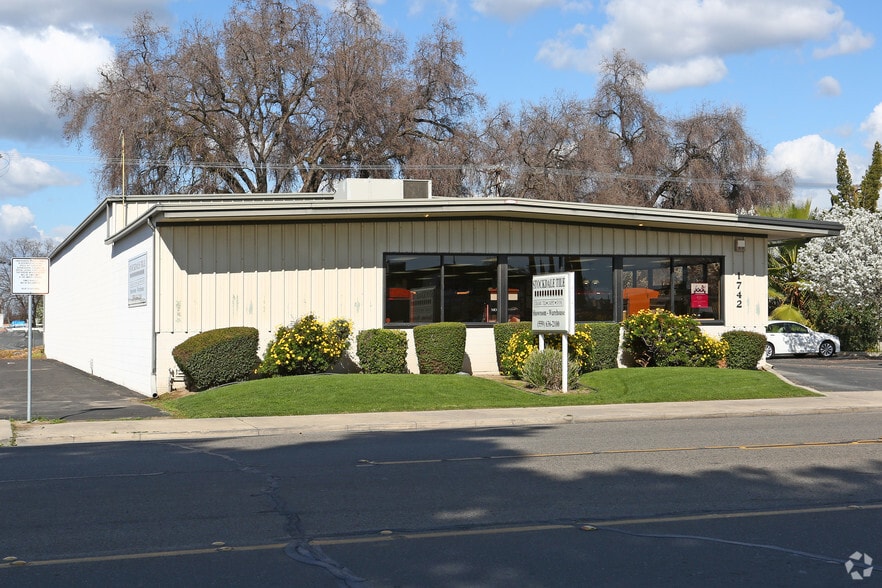 More Photos Of 1742 E Main St, Visalia Warehouse For Lease