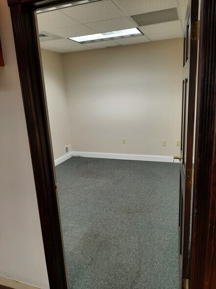 More Photos Of 2 Crane Park Dr, Wilbraham Medical For Lease