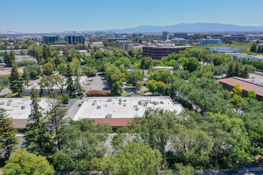 More Photos Of 118-122 Charcot Ave, San Jose Flex For Lease