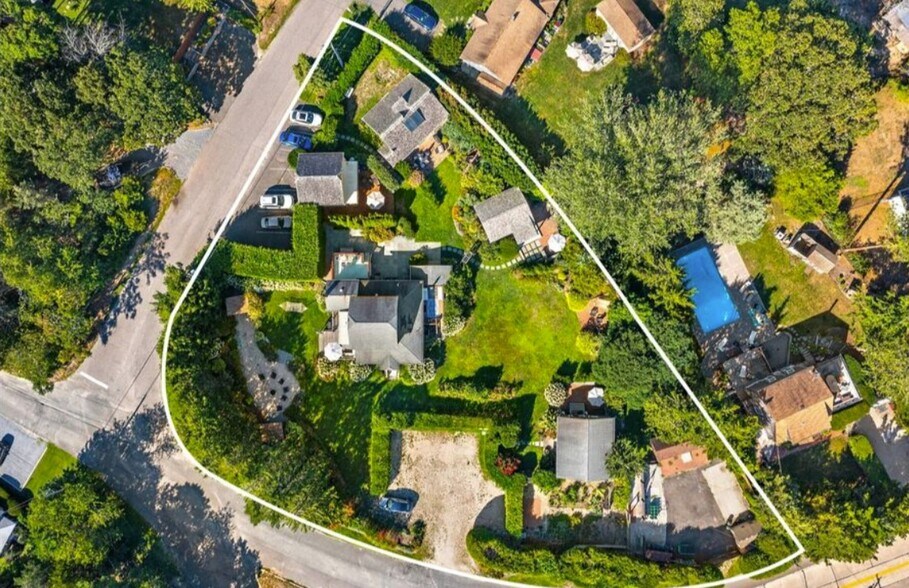 More Photos Of 127 Inlet Rd W, Hampton Bays Hospitality For Sale