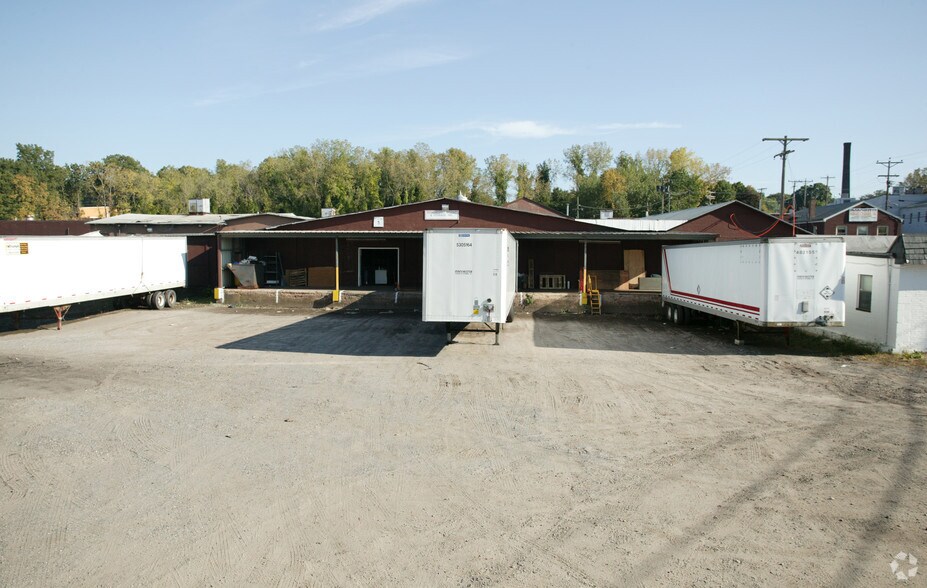 More Photos Of 615 Parker St, Manchester Warehouse For Lease