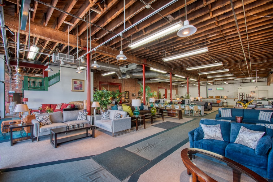 More Photos Of 400 E 4th St, Santa Ana General Retail For Lease