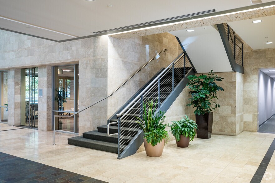 More Photos Of 9601 Amberglen Blvd, Austin Office For Lease