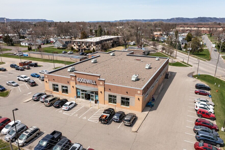 More Photos Of 1450 Gilmore Ave, Winona Freestanding For Sale