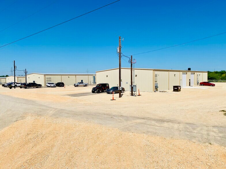 More Photos Of 7049 Fm 1044, Marion Flex For Lease