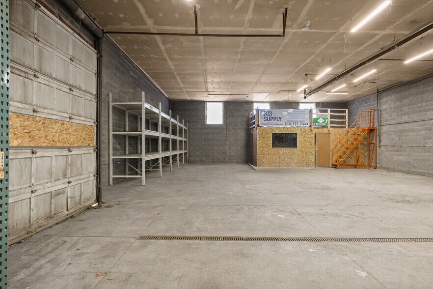 More Photos Of 26289 W Eight Mile Rd, Redford Township Manufacturing For Lease
