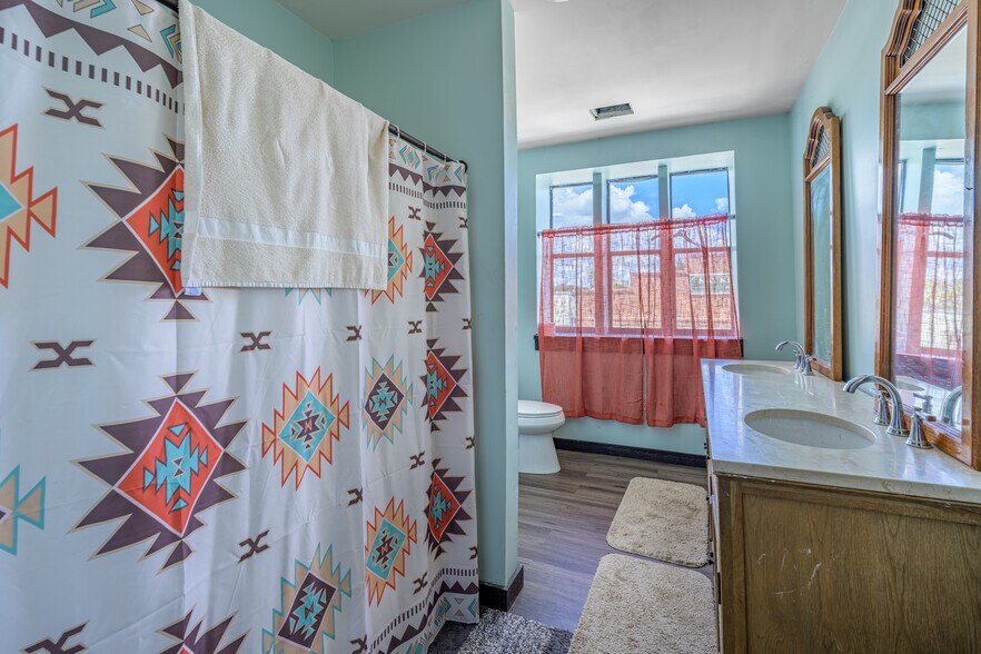 More Photos Of 523 Walnut St, Columbus Storefront Retail Office For Sale