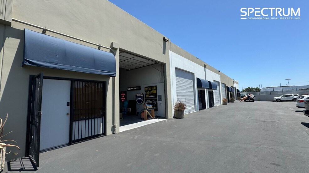 More Photos Of 15414 Cabrito Rd, Van Nuys Manufacturing For Lease