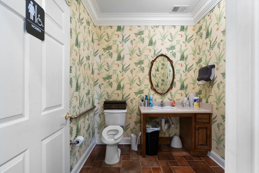 More Photos Of 1300 E Main St, Cartersville Medical For Sale