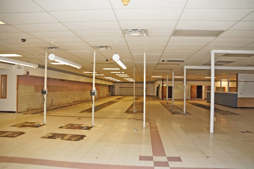 More Photos Of 130 S Main St, Fredericktown Storefront For Sale