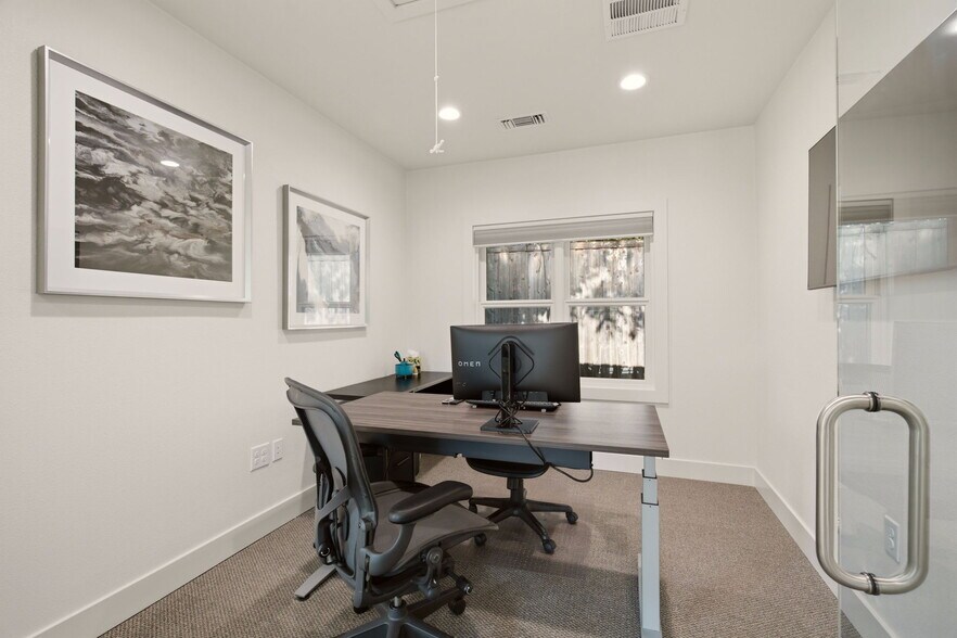 More Photos Of 7274 Elm St, Frisco Office For Sale