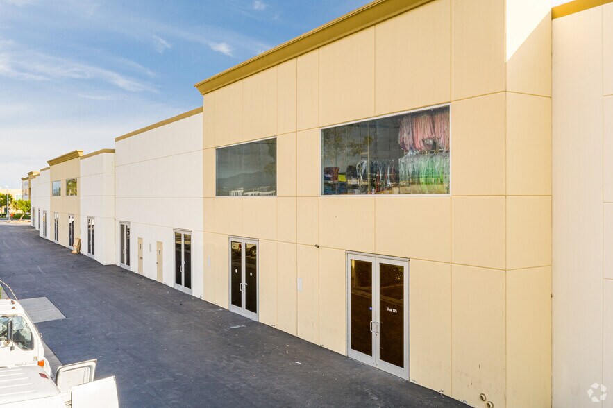 More Photos Of 26439 Rancho Pky, Lake Forest Research And Development For Lease