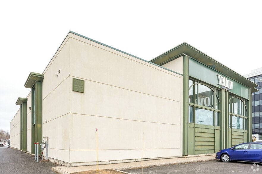 More Photos Of 1040 Rue Bouvier, Québec Storefront For Sale