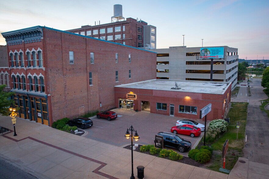 More Photos Of 428 SW Washington St, Peoria Showroom For Lease