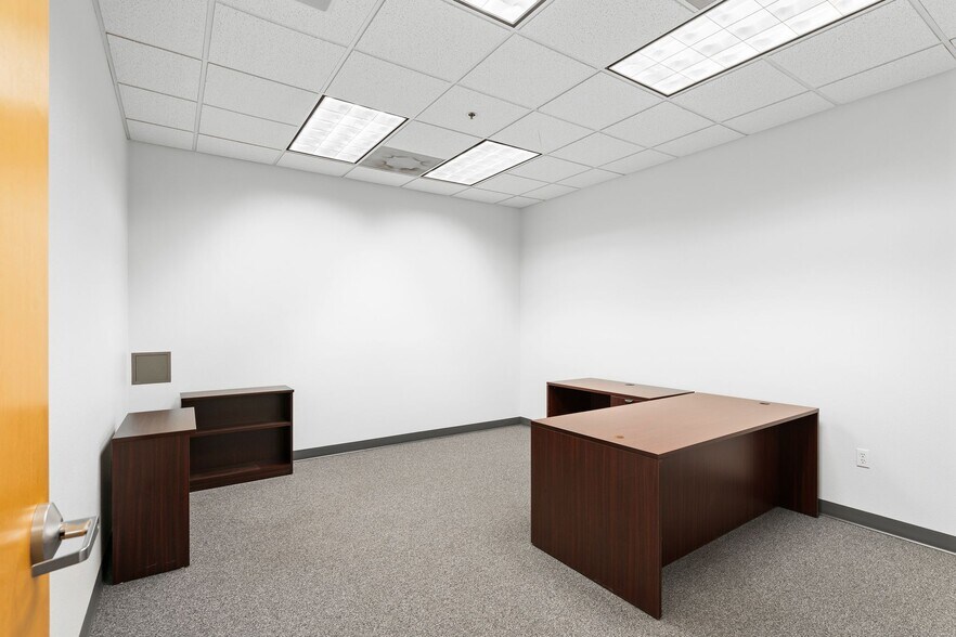 More Photos Of 5070 NE 59th Ave, Hillsboro Warehouse For Lease