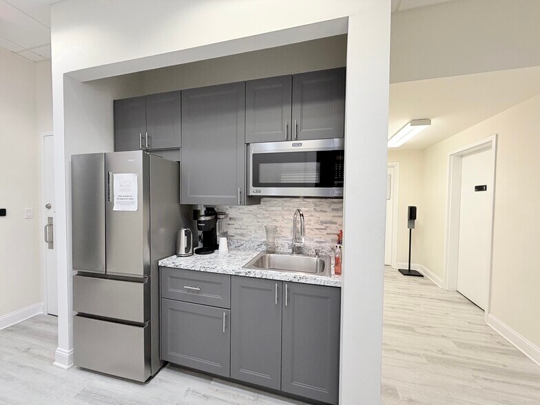 More Photos Of 177 W Putnam Ave, Greenwich Office For Lease