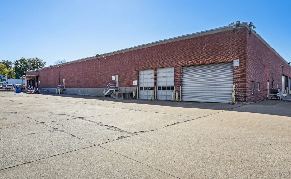 More Photos Of 2340 S 59th St, Saint Louis Warehouse For Sale