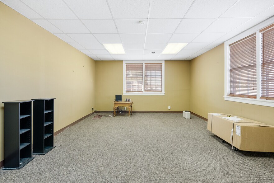 More Photos Of 175 W Smith St, Gallatin Office Residential For Lease