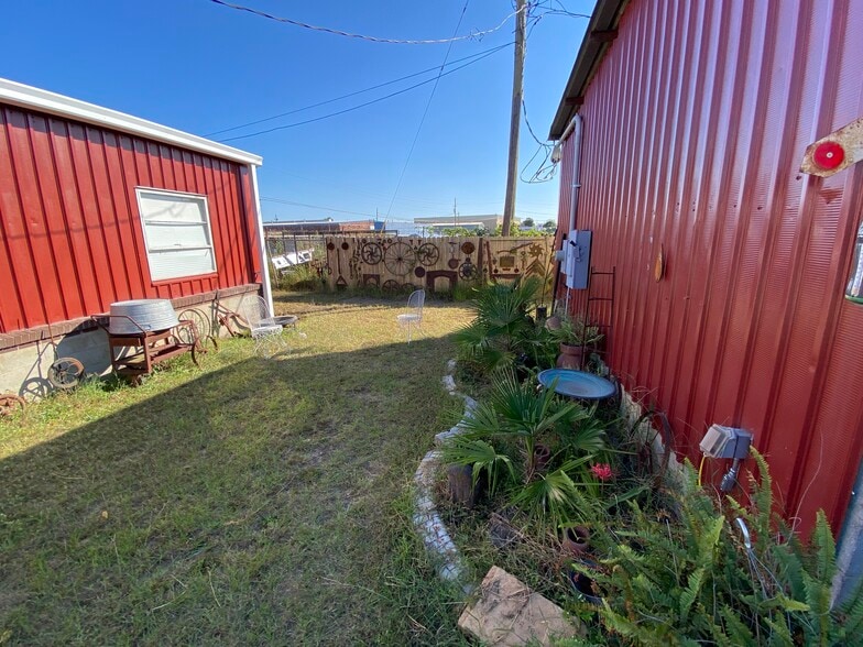 More Photos Of 1227 Gordon Park Rd, Augusta Light Distribution For Sale