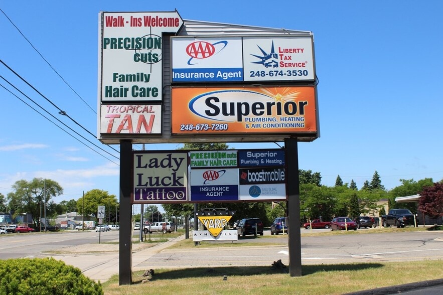 More Photos Of 5302-5326 Highland Rd, Waterford General Retail For Sale