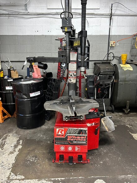 More Photos Of 7611-7615 Rickenbacker Dr, Gaithersburg Flex For Lease