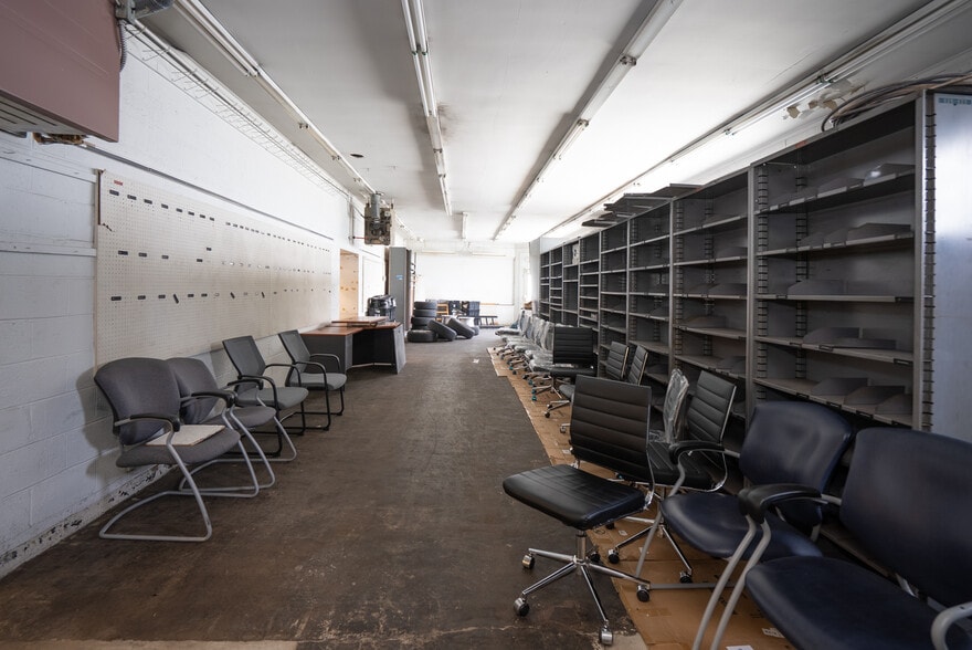 More Photos Of 21800 Gratiot Ave, Eastpointe Auto Dealership For Sale