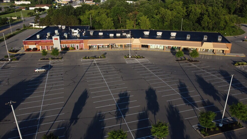 More Photos Of 4571-4605 Commercial Dr, New Hartford Unknown For Lease