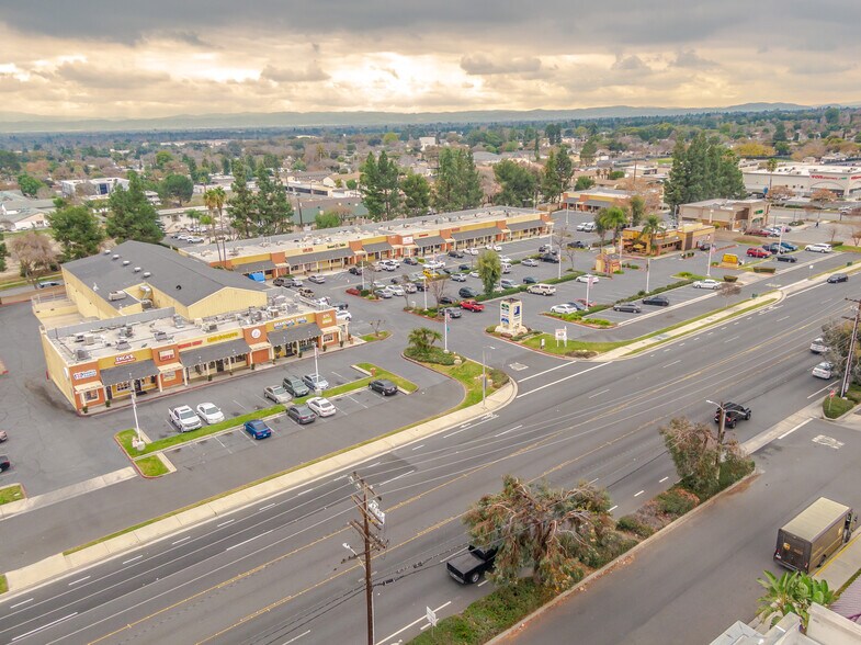 More Photos Of 710-870 E Foothill Blvd, Upland Unknown For Lease