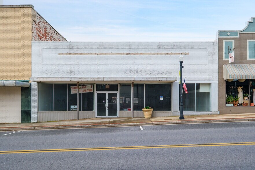 Primary Photo Of 322 W Main St, Waynesboro General Retail For Sale