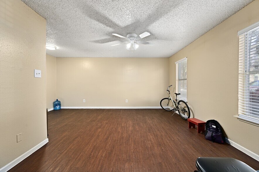 More Photos Of 1101 Rutland Dr, Austin Apartments For Sale