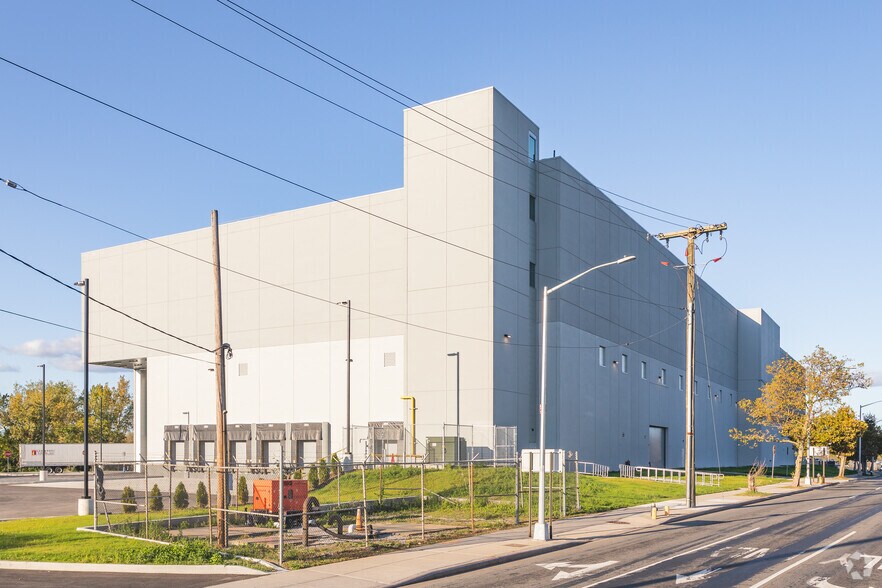 More Photos Of 28-10 Whitestone Expy, Queens Warehouse For Lease