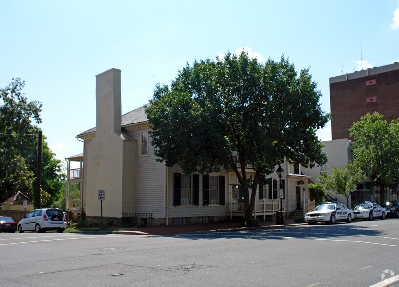 More Photos Of 623 Caroline St, Fredericksburg Restaurant For Sale