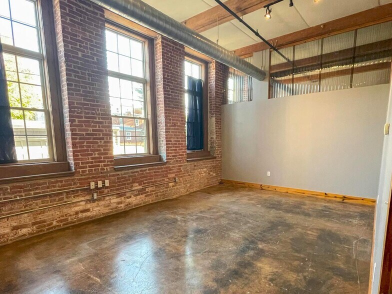 More Photos Of 600 N Hartley St, York Office Residential For Sale