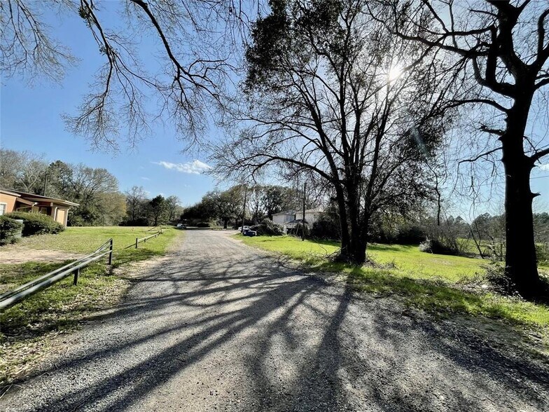 More Photos Of 2003 Phillips St, Prairie View Apartments For Sale