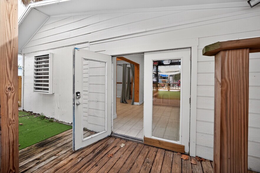 More Photos Of 411 Flagler Ave, New Smyrna Beach Freestanding For Lease