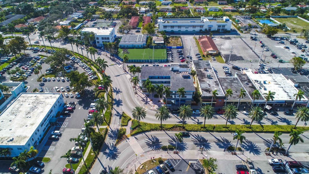 More Photos Of 2632 Hollywood Blvd, Hollywood Office For Lease